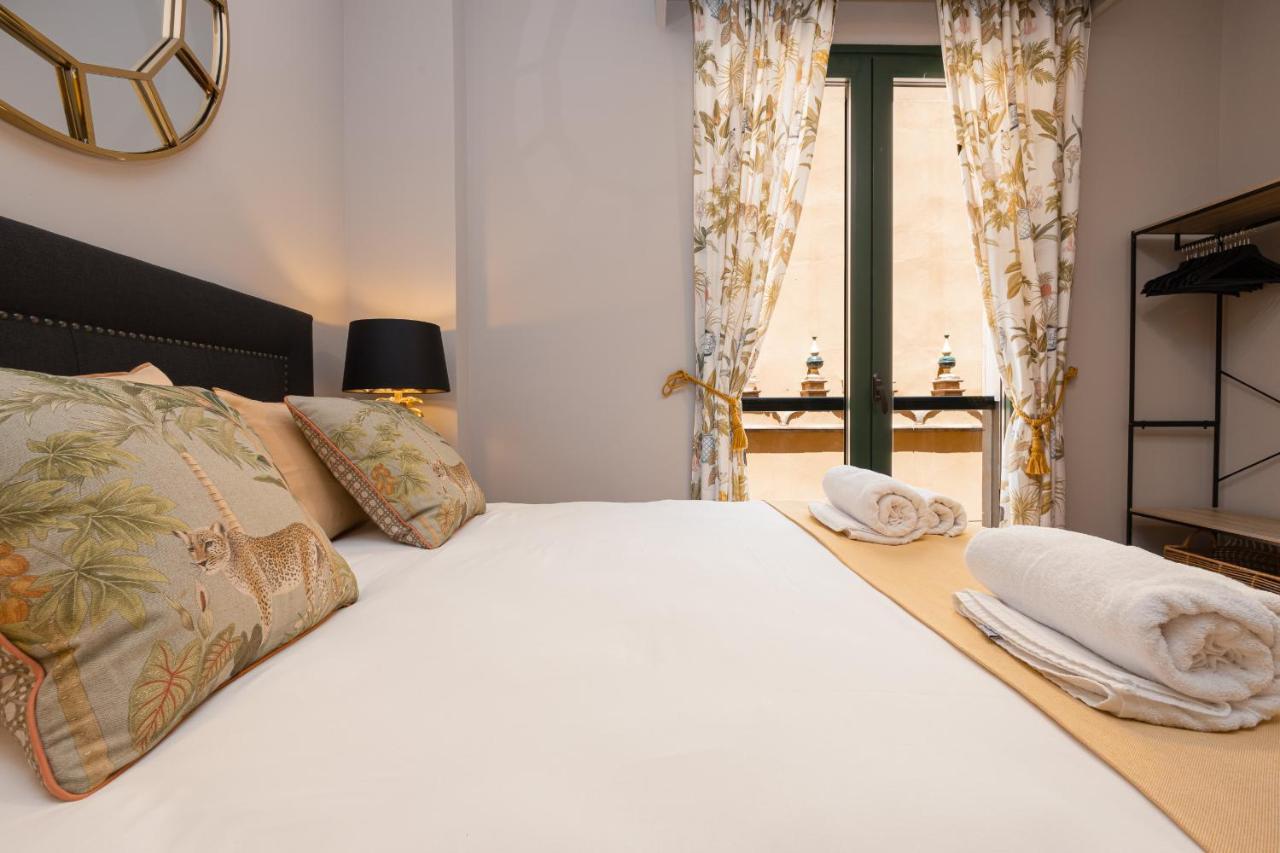C31 Deluxe Apartment Into Cathedral Square Málaga Eksteriør billede