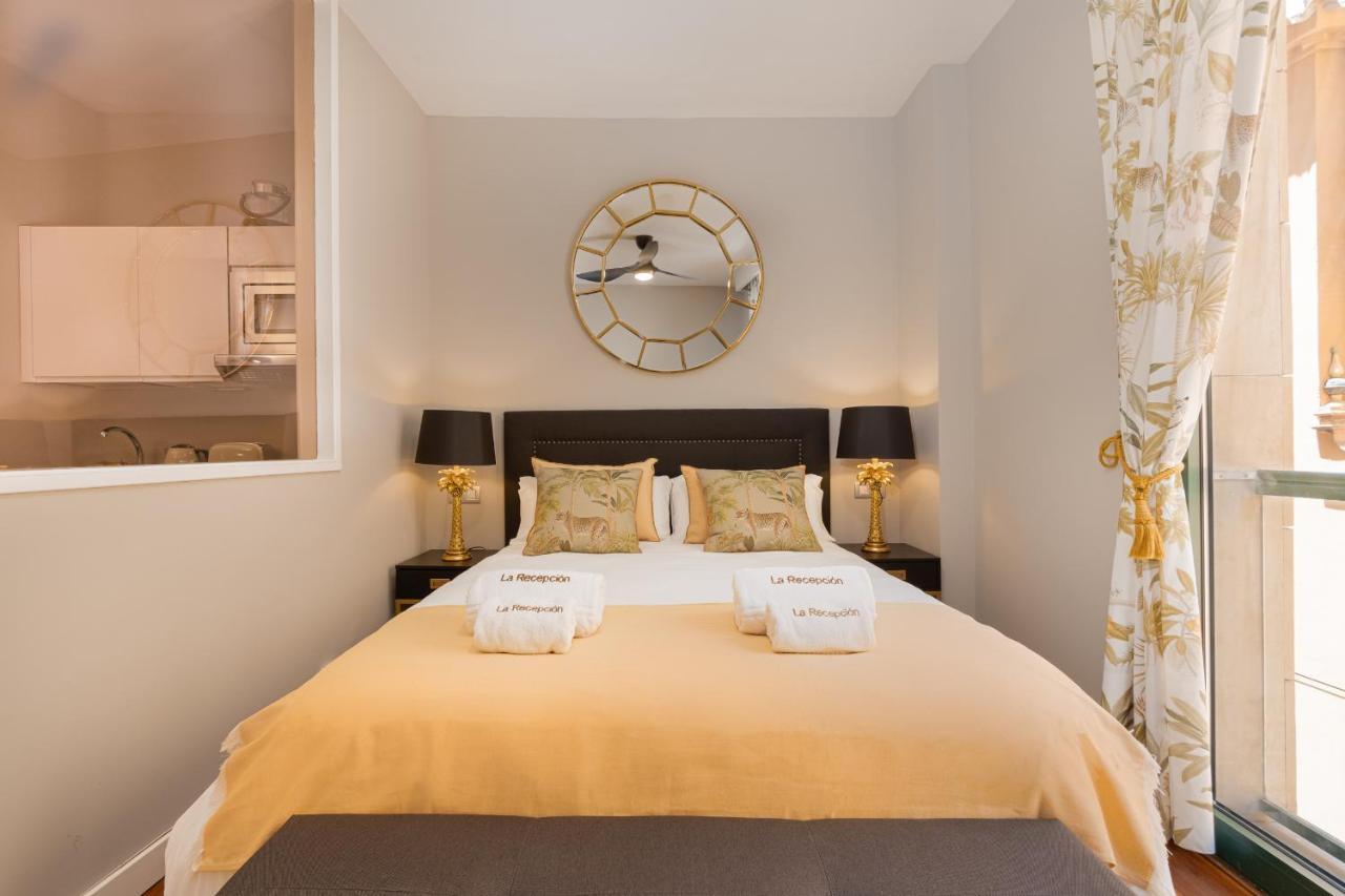 C31 Deluxe Apartment Into Cathedral Square Málaga Eksteriør billede